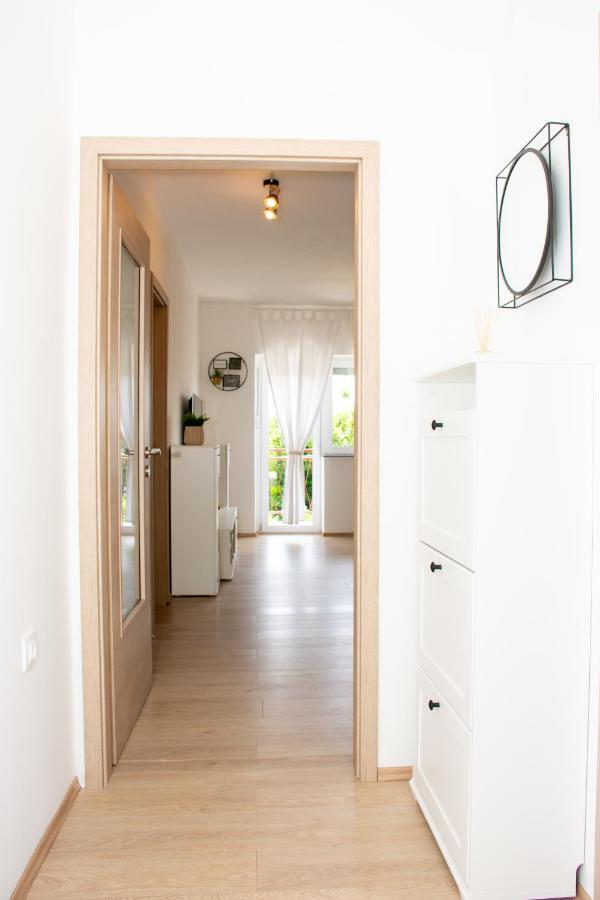 Tomic Apartment โนวีวีโนดอลสกี ภายนอก รูปภาพ