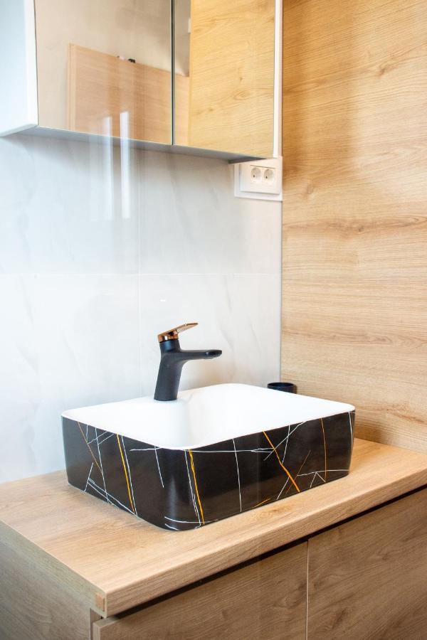 Tomic Apartment โนวีวีโนดอลสกี ภายนอก รูปภาพ