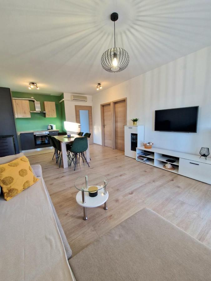 Tomic Apartment โนวีวีโนดอลสกี ภายนอก รูปภาพ