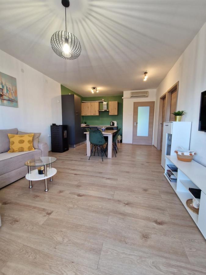 Tomic Apartment โนวีวีโนดอลสกี ภายนอก รูปภาพ